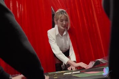 金发性感的台湾女孩与她的情人发生性关系。