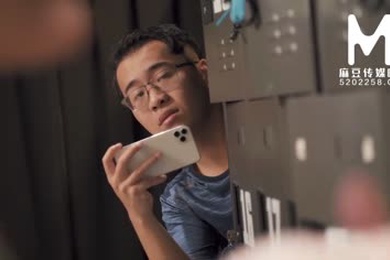 【国产】藏匿健身房的猥琐男免费观看