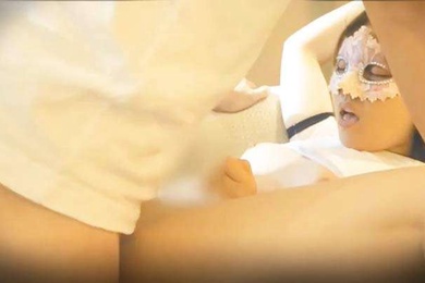 太屌了妹子年龄不大口味不一般无毛穴还有唇钉被土豪肉棒干完开始各种暴力搞穴连捅带抠扒开倒可乐拳交国语对白