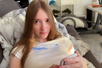 当我最好的朋友在隔壁房间时我操了他的老婆