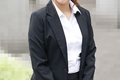 严肃整洁的求职生不轻易出风头的中出面试 山田萌