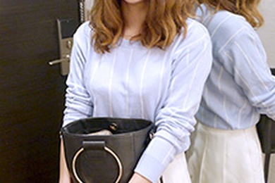 当我打电话给送货健康服务时，结果发现她是一个熟人，所以我什至给她做了体内射精。山上优香